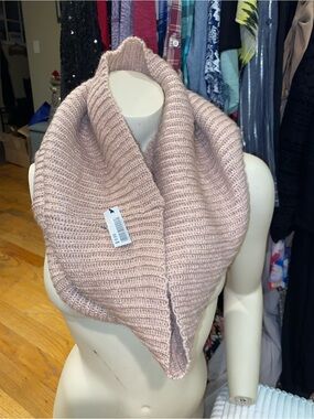 H&M Soft Knit Infinity Scarf in Dusty Pink